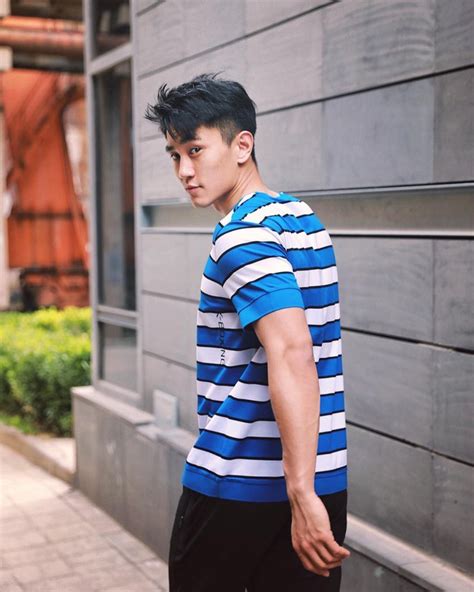 HLV hot nhất MXH Trung Quốc Điển trai cao m thân hình khiến các cô gái xịt máu mũi