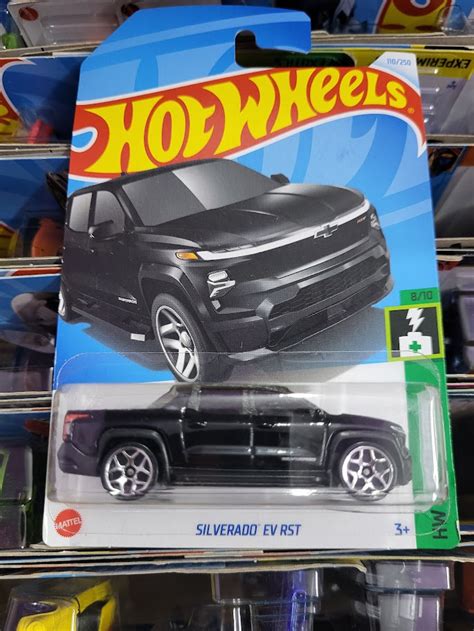 Hot Wheels Silverado EV RST Gaurstrendy