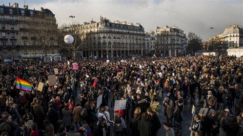Protesto A Favor Do Casamento Gay Em Paris