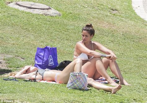 Elora Murger Flaunts Curves In A Bikini At Bondi Beach Daily Mail Online
