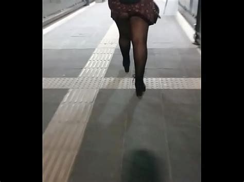 Sele Sube El Vestido Y Ensena El Culo En Tanga XVIDEOS