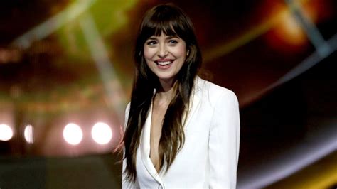 Dakota Johnsons net worth, relationship with Chris Martin, and more