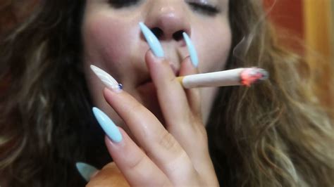 Giving A Sloppy Close Up Blowjob To A Dildo While Smoking A Cigarette Xhamster