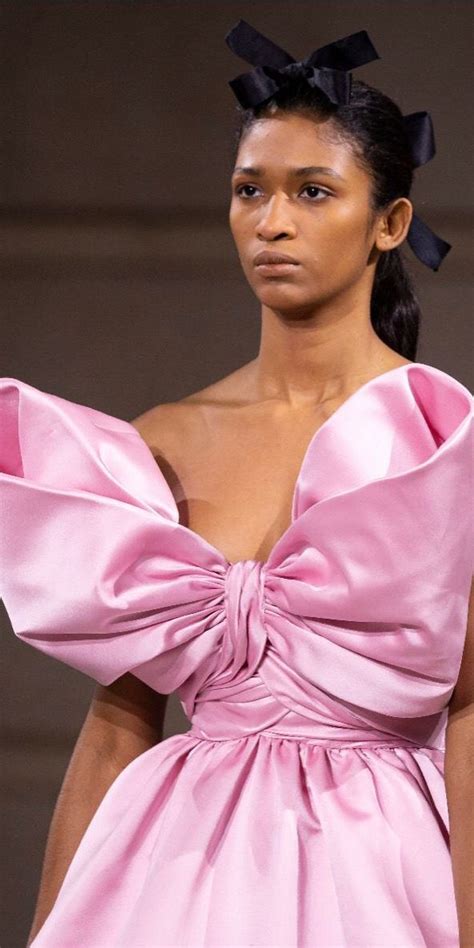 Pin By Marina Ismail On Lulus Bow Fashion Fashion Show Fashion