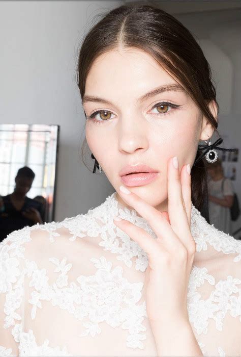 Tendance manucure teintes de vernis nude Châtelaine