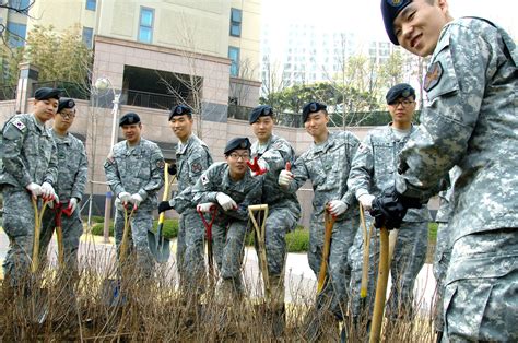 yongsan garrison     community  army garrison