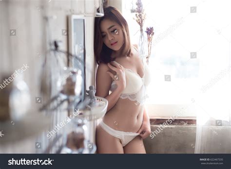 Sexy Beautiful Asian Woman White Lingerie Foto Stok 622467335 Shutterstock