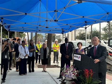 Mayor John Whitmire Photo Gallery Metro Westheimer Paving Project