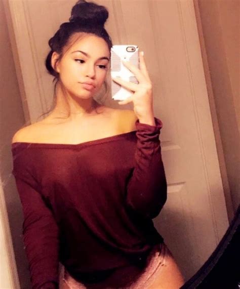 Hot College Babe Scrolller