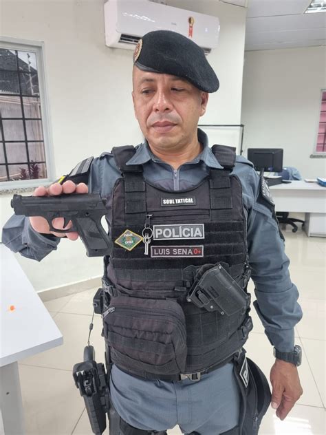 Homem é detido portando arma de brinquedo em fila de votação em Coari