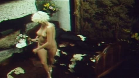 Naked Véronique Maugarski in Langues cochonnes