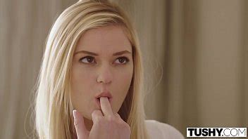 TUSHY vive su sueño anal y engaña con el compañero de cuarto de su novio XNXX