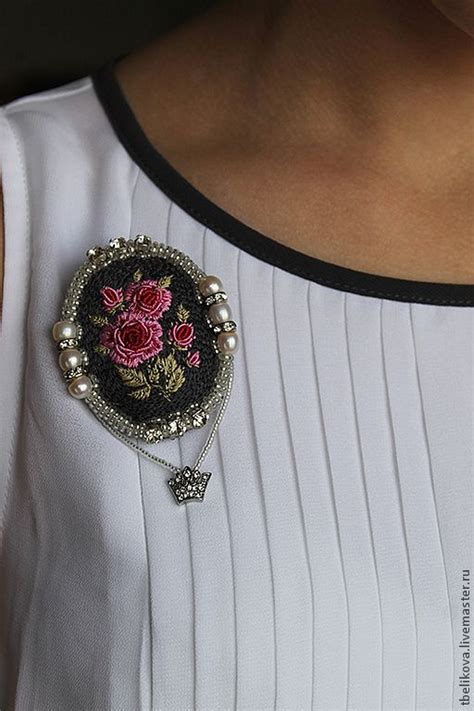 Брошь Королевская роза BR 2014-7 | Bead embroidery jewelry, Fabric ...