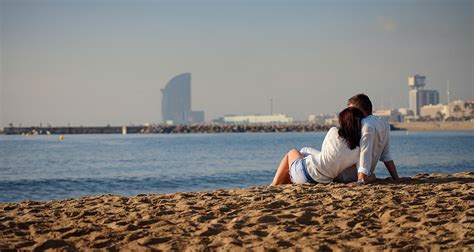 hidden romantic spots  barcelona  couples dotravel