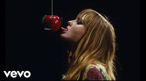 Eurovision winner Måneskin s lead singer dons lingerie in bands raunchy new music video The