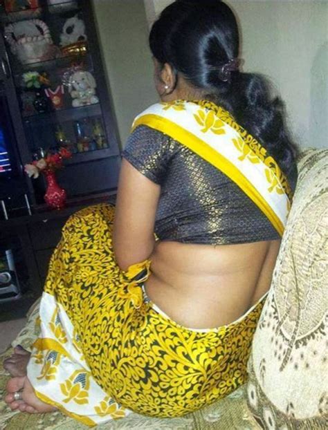 Hot Aunty In Saree Cumception