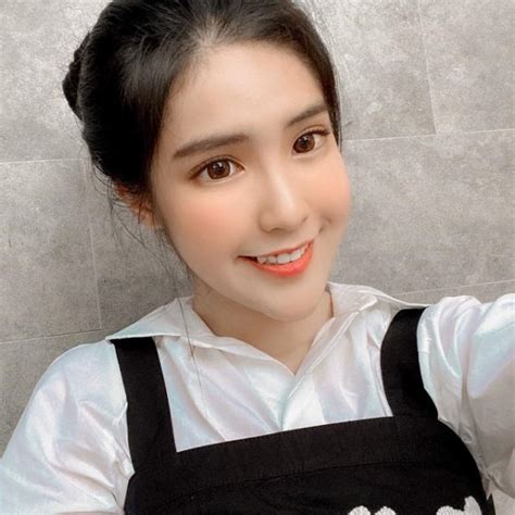 Hot girl miền Tây được báo quốc tế khen ngợi đẹp dịu dàng gợi cảm bên tà áo dài trắng