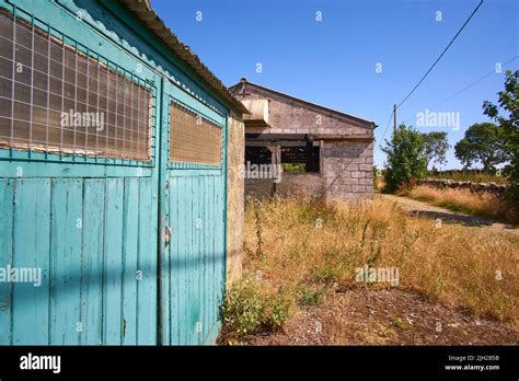 Old Abandoned Farm Barn Example Stock Photo Alamy
