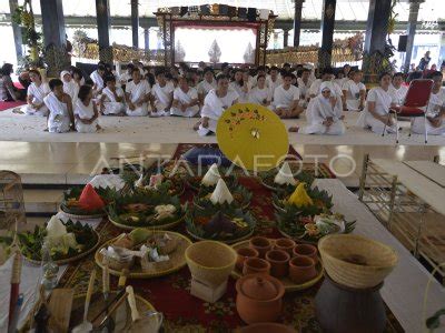 upacara ruwatan bersama antara foto