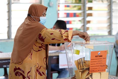 Malaysia Faces New Political Crisis As Election Delivers Hung