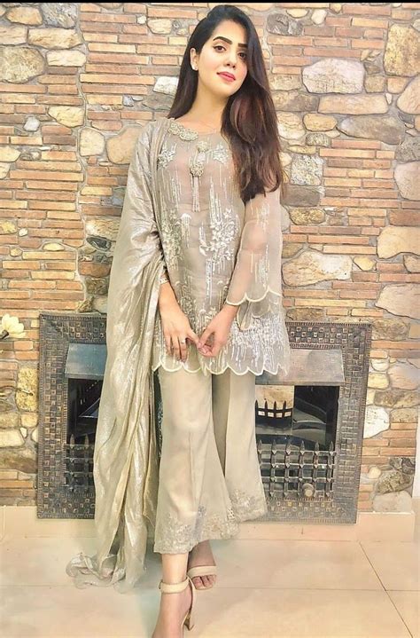 Pin By Sanskriti Kansal On Design Fancy Womens Dresses Pakistani