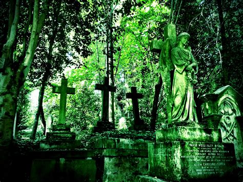 One of the cemeteries near me hides a famous secret grave 17