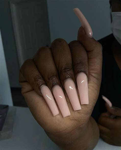 In the Nude uploaded by 𝐵𝒶𝒹𝒹𝒾𝒾𝑒𝓈𝓊𝓂 𝓁𝒹𝓃 Pink acrylic nails Best acrylic nails Long