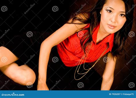 Brunette asiatique sexy image stock Image du séduisant