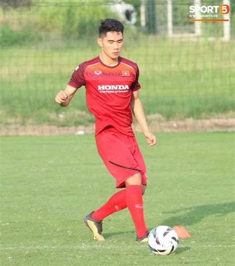 Hot boy Việt kiều chưa thể tập luyện xót xa nhìn hàng loạt cầu thủ U23 Việt Nam chấn thương