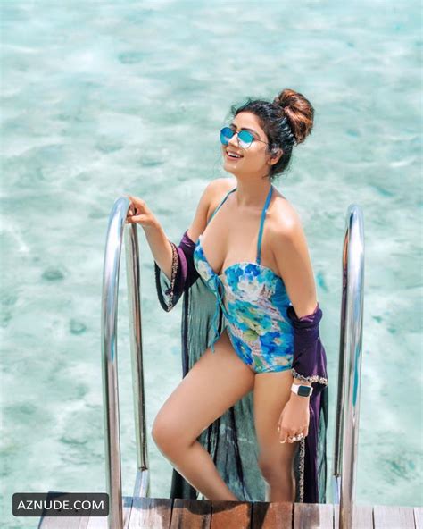 Soniya Bansal Hot Bikini And Nued Bath Pics AZNude