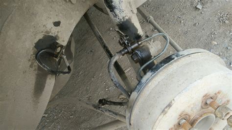 Замена тормозного шланга и прокачка одному — Toyota Carina (6G), 1,5 л ...