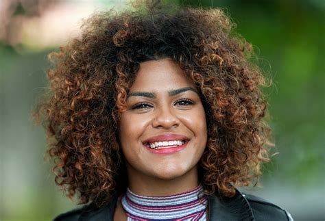 23 Showstopping Ways To Style Frizzy Hair This Season Hairdo Hairstyle