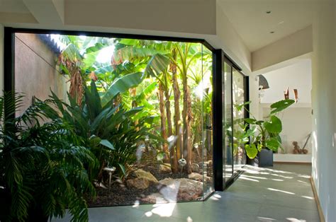 De l entrée au séjour un jardin permet le dedans dehors