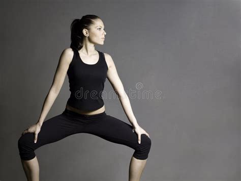 Brunette Joven Delgado Hermoso De La Aptitud Foto De Archivo Imagen De Negro Atleta 19557482