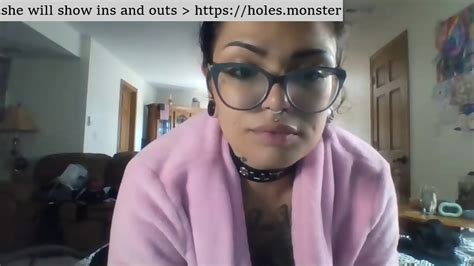 Xl Girl Uses Her Meaty Pussy To Squirt