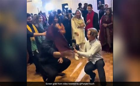 Wedding Photographer Matches Dance Steps With Guests Hilarious Video