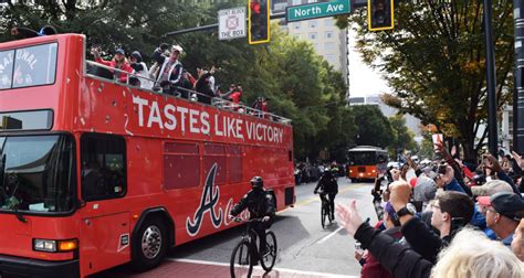 Braves World Series parade draws crowds - Technique