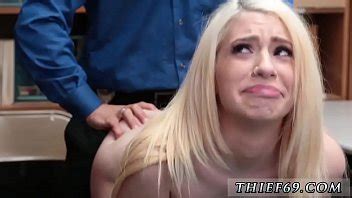 Video sexual robado y creampie en el coño apretado como padre y XVIDEOS