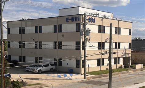 Officials say 911 emergency lines down across Mississippi, Louisiana