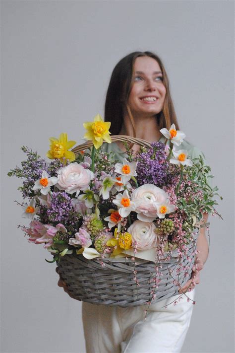 Купить корзину цветов с доставкой в г. Санкт-Петербург | Цветочный Kora