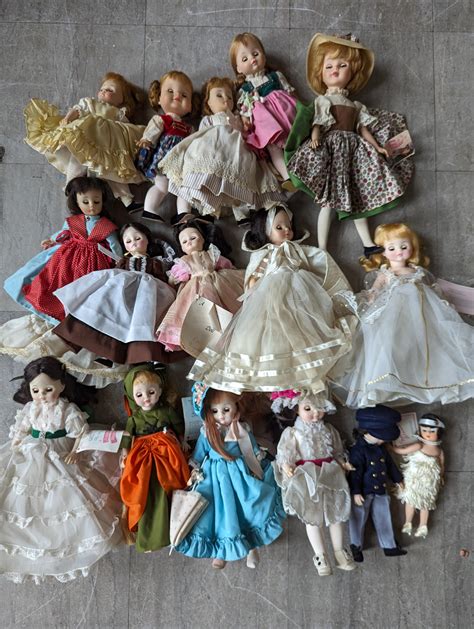 Lot 16 Madame Alexander Dolls Little Women Sound Of Music Gone With The Wind Storybook