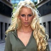 Vollbusige milf reitet einen großen schwarzen schwanz xHamster