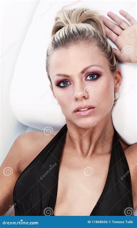 Belle Fille Blonde Sexy Sur Le Fond Blanc Photo Stock Image Du