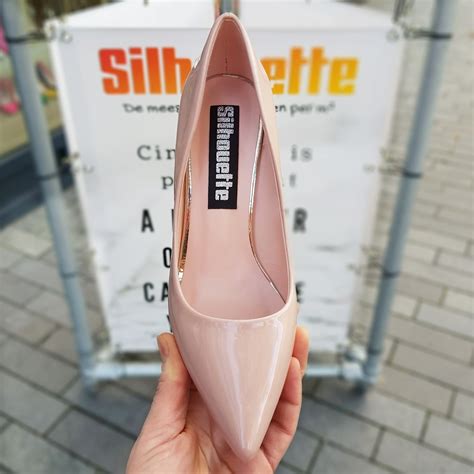 Nude Lakpumps Met Slanke Blokhak Silhouette