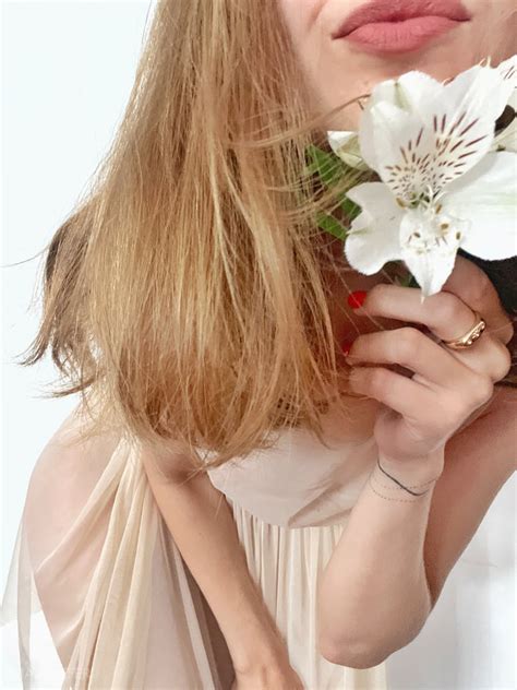 Pretty Teen Shows Pussy Under The Dress Pics Xhamster