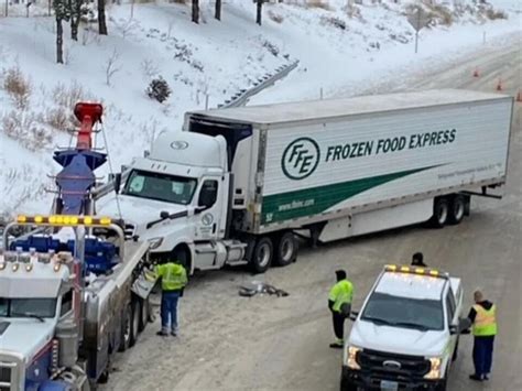 I 80 Eastbound Reopens In Reno After Jackknifed Big Rig Blocks All Lanes Of Traffic