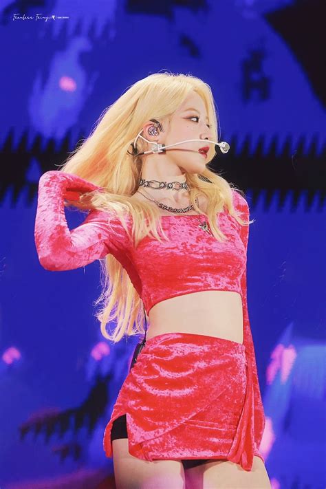 G I Dle S Shuhua Looked So Good With Blonde Hair At An Event Her Photos Are Being Called
