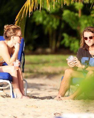 Alice Eve Busty Wearing Skimpy Colorful Bikini At The Beach In Barbados Porn Pictures XXX