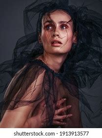 Fashionable Dark Portrait Sexy Naked Brunette Stock Photo 1913913577 Shutterstock