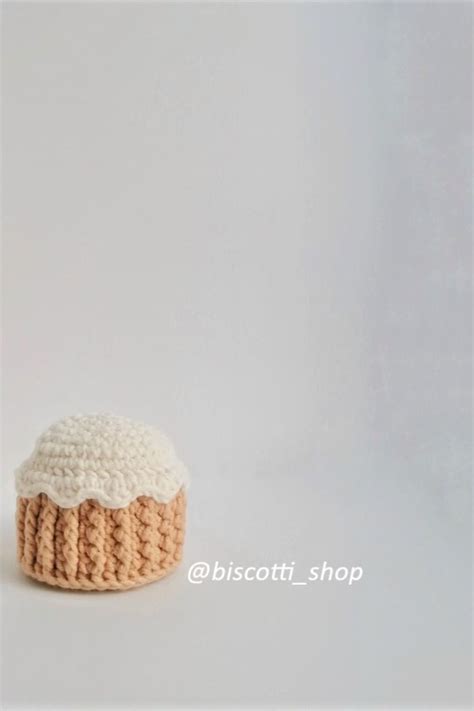 Игрушечные кексы 🧁 | Crochet hats, Crochet, Photo and video
